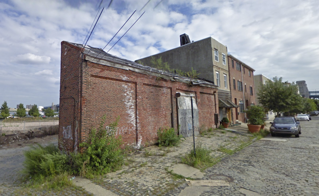 423 N Front St blighted garage